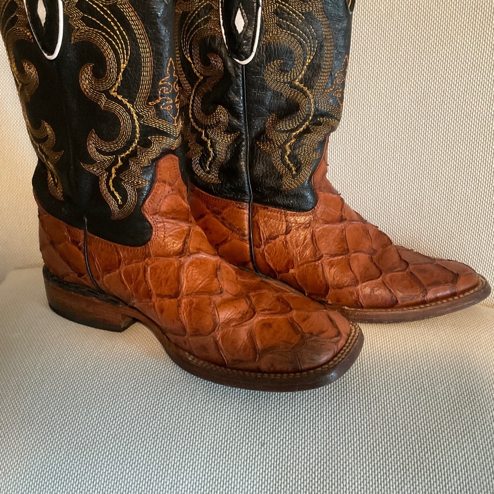 Classic Brown & Black Western Cowboy Boots Piratucu Print Fits 6.5-7 - Picture 2 of 8